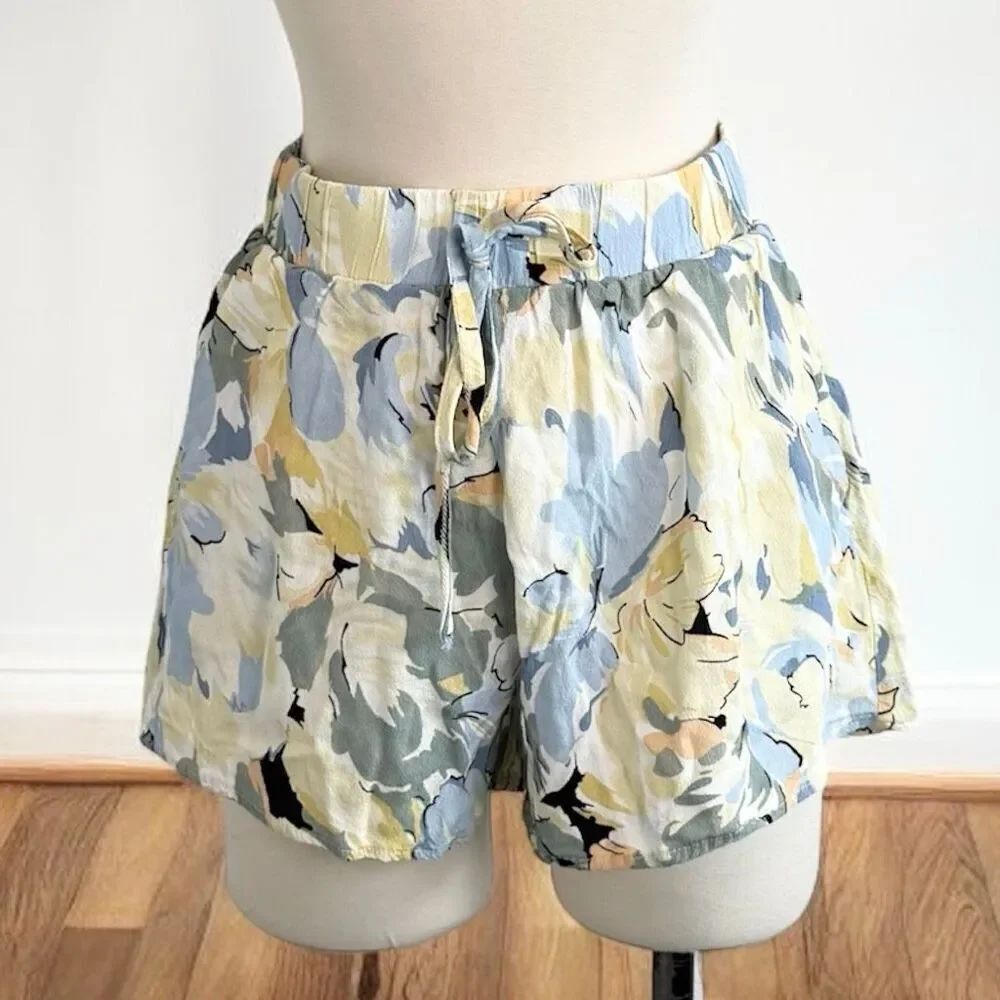 Pretty Garden White Floral Watercolor Drawstring Stretchy Shorts Small S